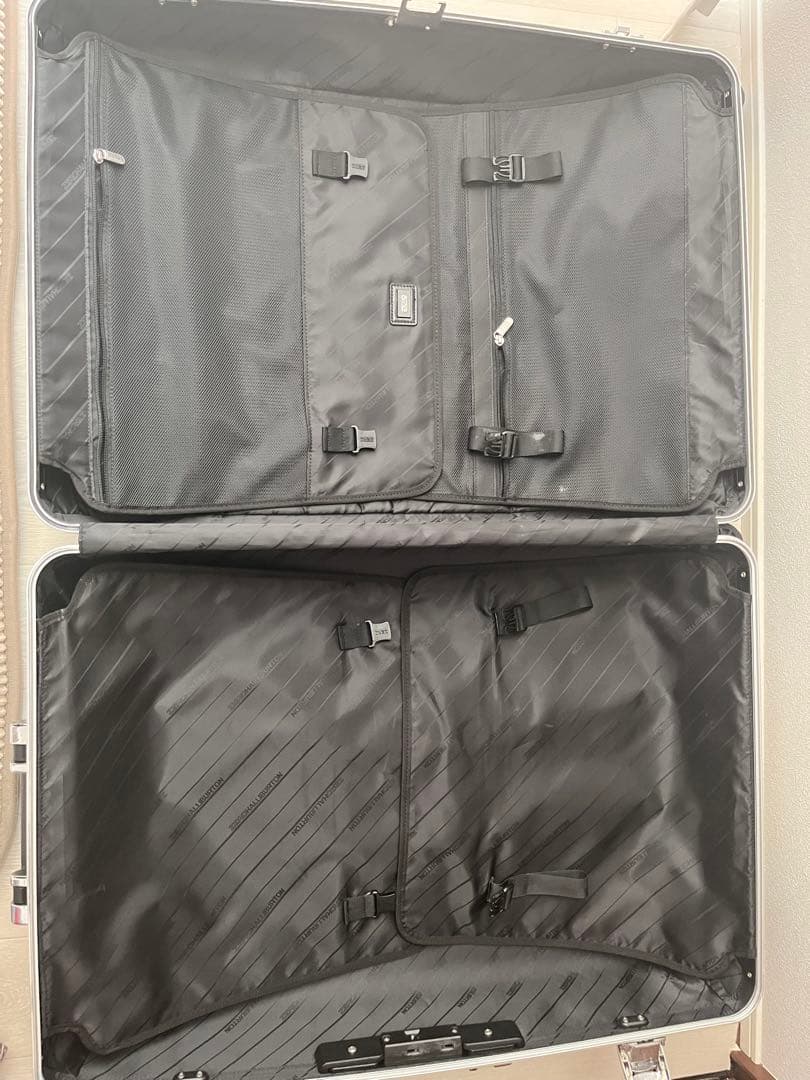 ゼロハリバートンスーツケース95リットル