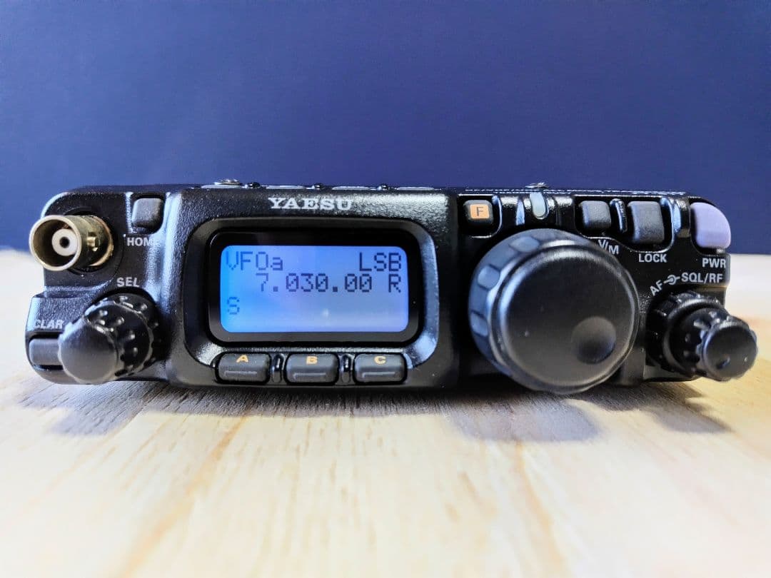 YAESU FT-817 〈八重洲無線〉