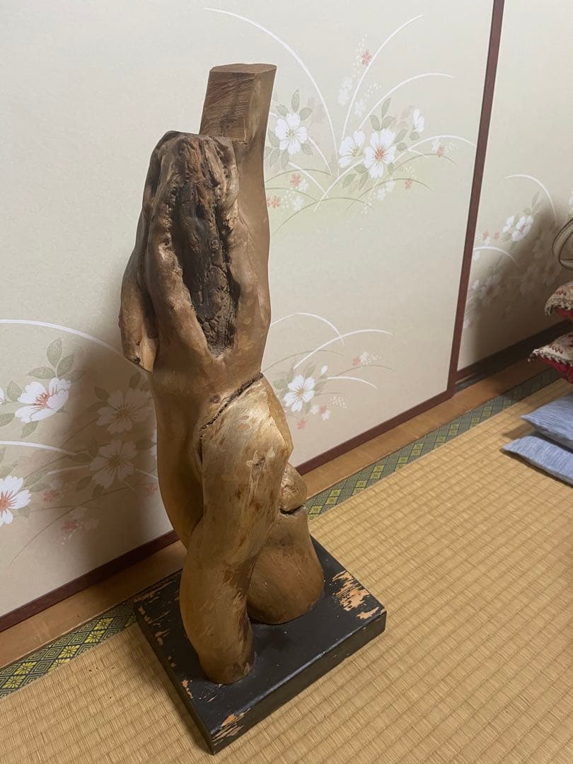 女体の形をした流木