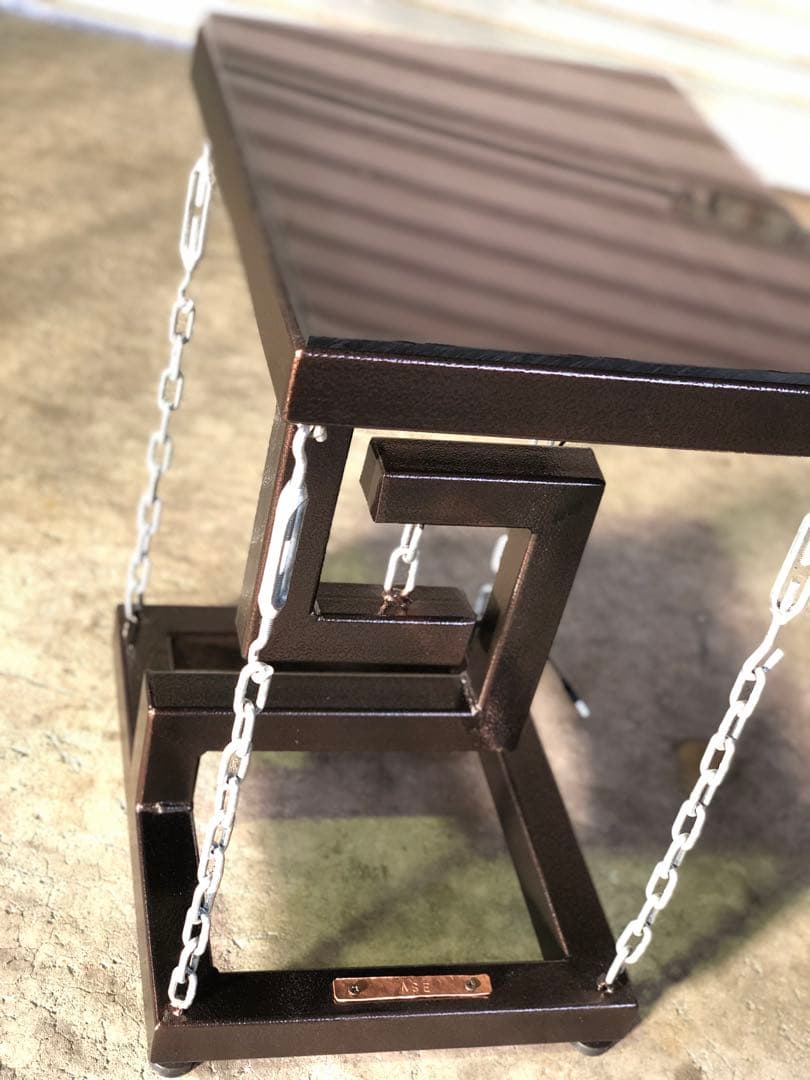 不思議が詰まったサイドテーブル