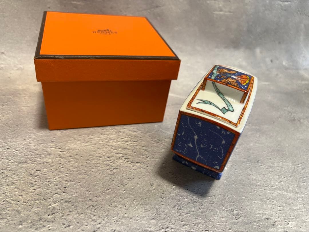 エルメス 陶器製ボックス 青 入手困難 約10cm x 9cm x 5cm
