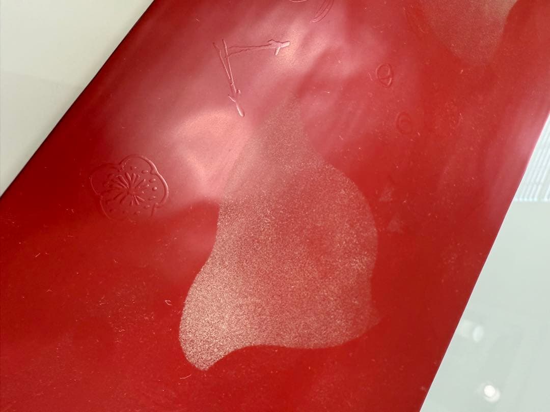 赤い漆器 盆 花と葉模様