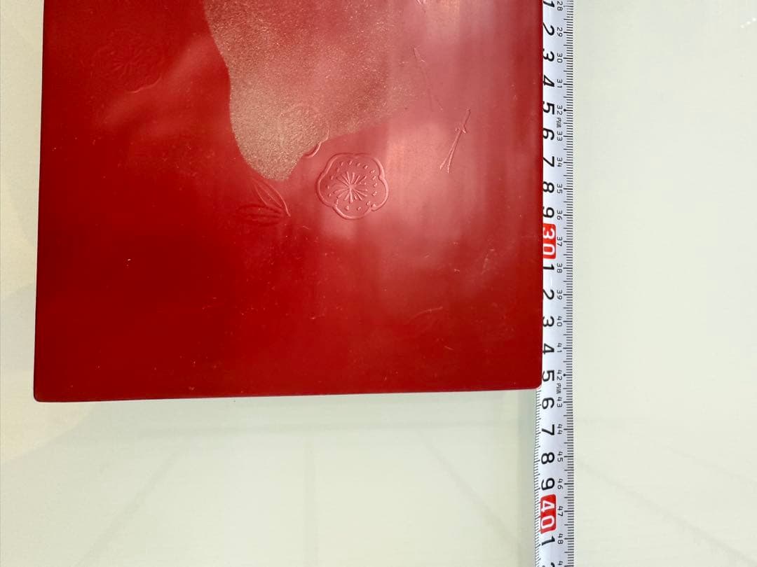 赤い漆器 盆 花と葉模様