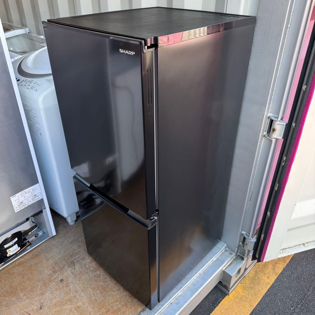 C7111★2022年製美品★シャープ　冷蔵庫　ブラック　黒　右.左開き　洗濯機