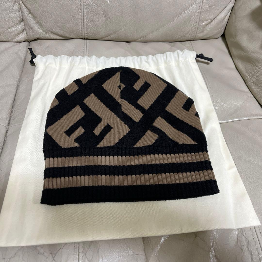 極美品☆フェンディ ニット帽