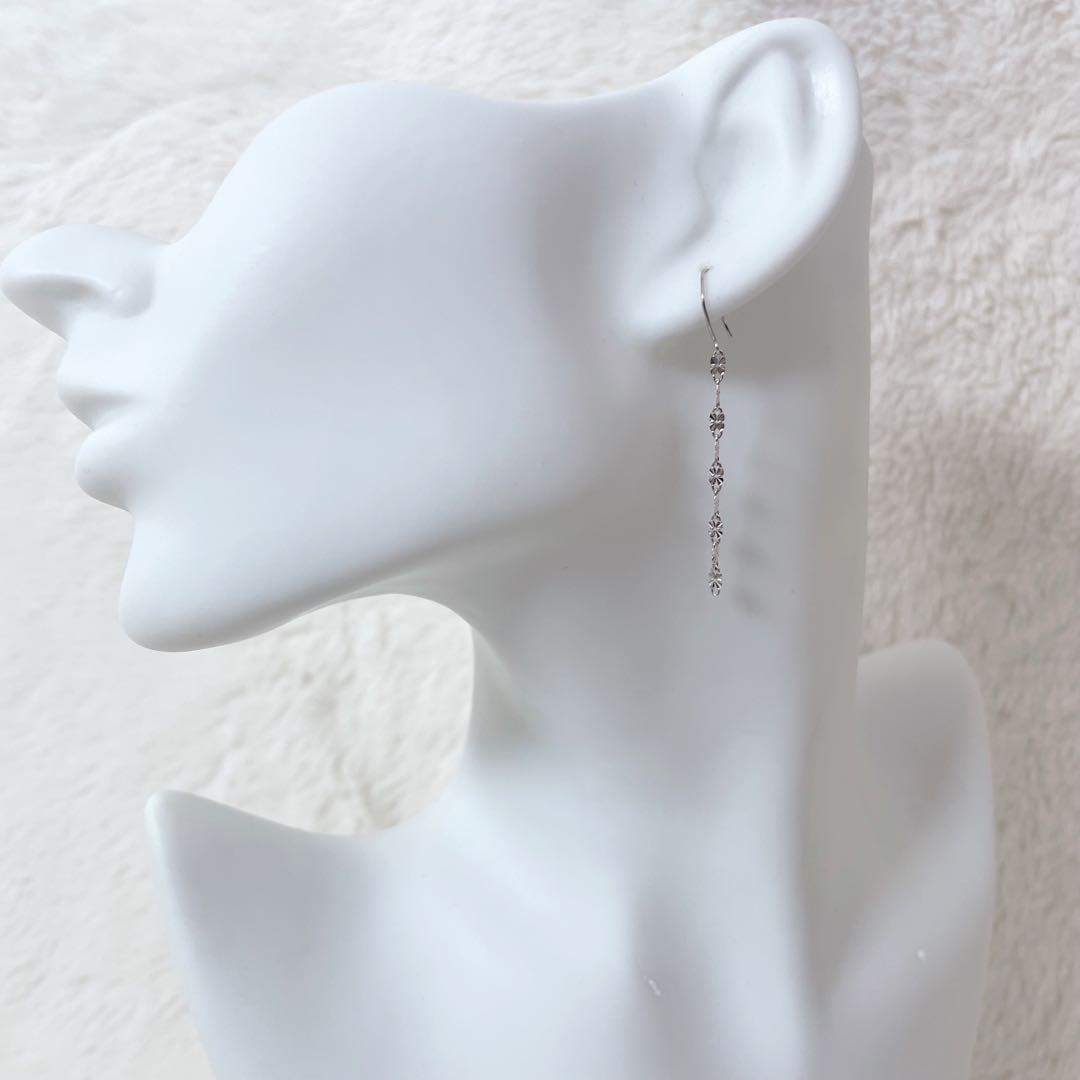 【可愛い】K18WG ロングピアス チェーン フラワーモチーフ ホワイトゴールド