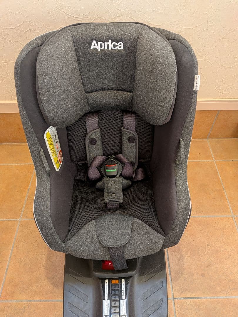 チャイルドシート　アップリカ　Aprica クルリラライト