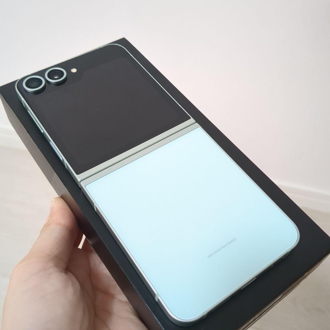 【美品】Samsung　スマートフォン　Galaxy Z Flip6