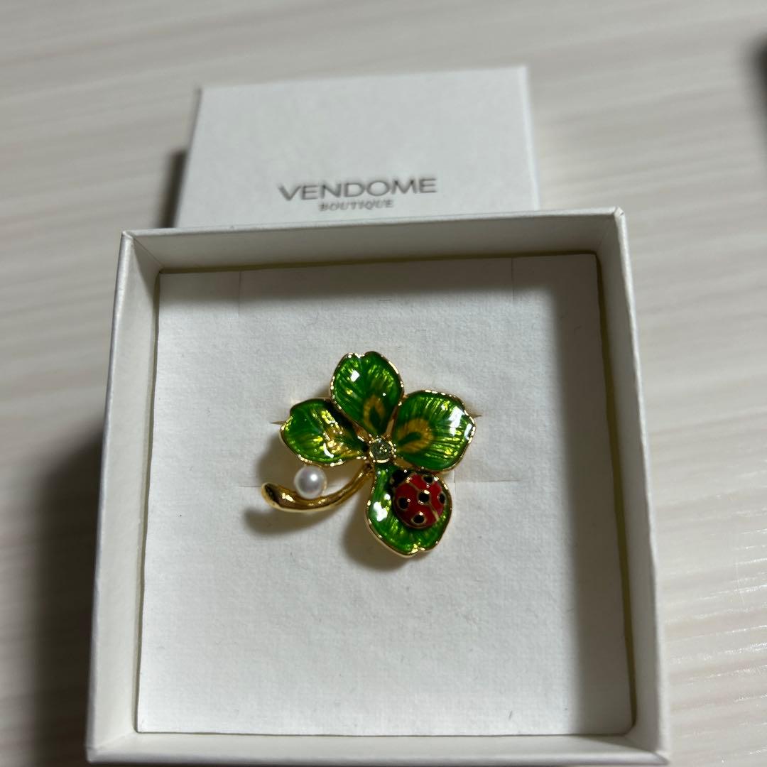 美品　VENDOME boutique クローバー テントウムシ ブローチ