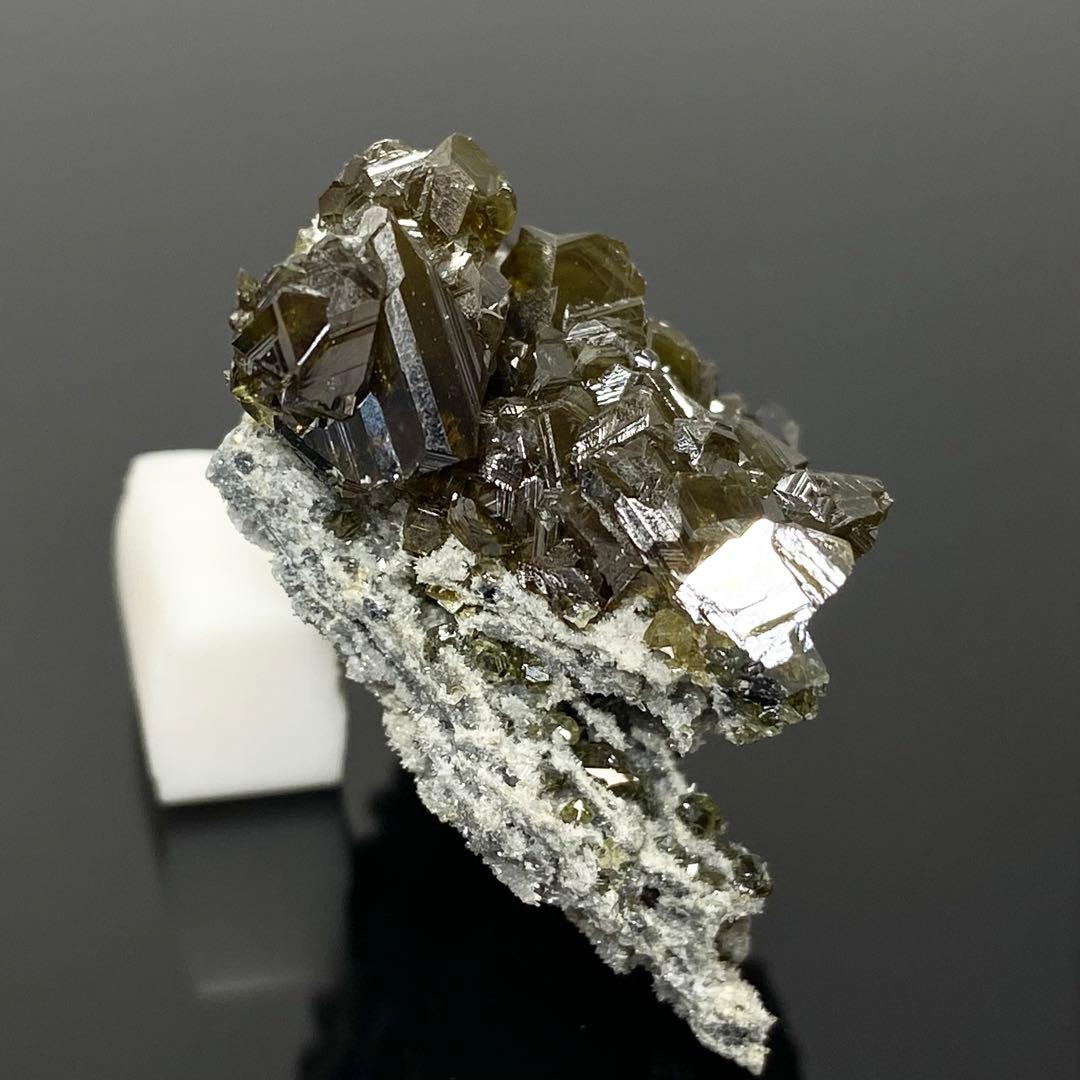 スファレライト　閃亜鉛鉱　オリーブカラー　鉱物標本　原石鉱石　天然石　ストーン