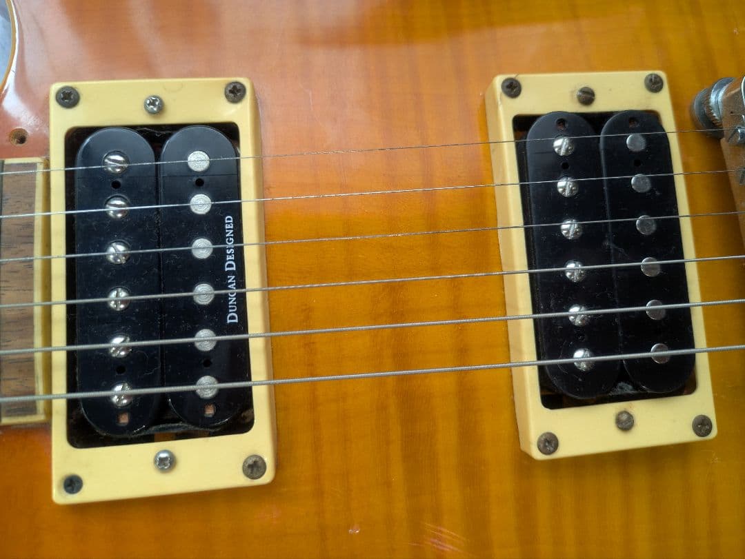 レスポールタイプ　ダンカンデザインピックアップ付き