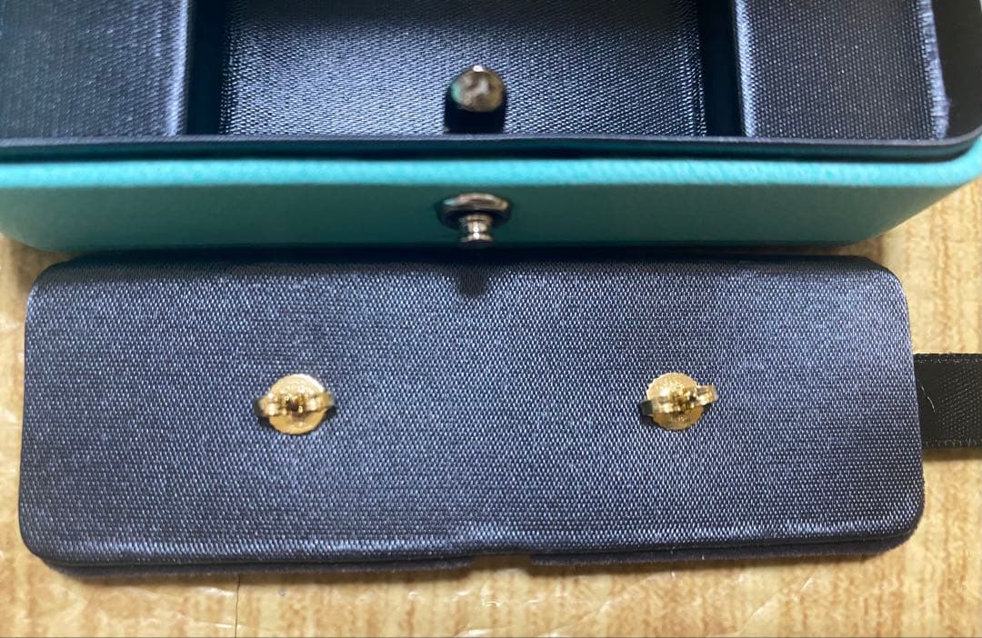 Tiffany & Co. スマイルモチーフピアス　Tスマイル　ミニピアス