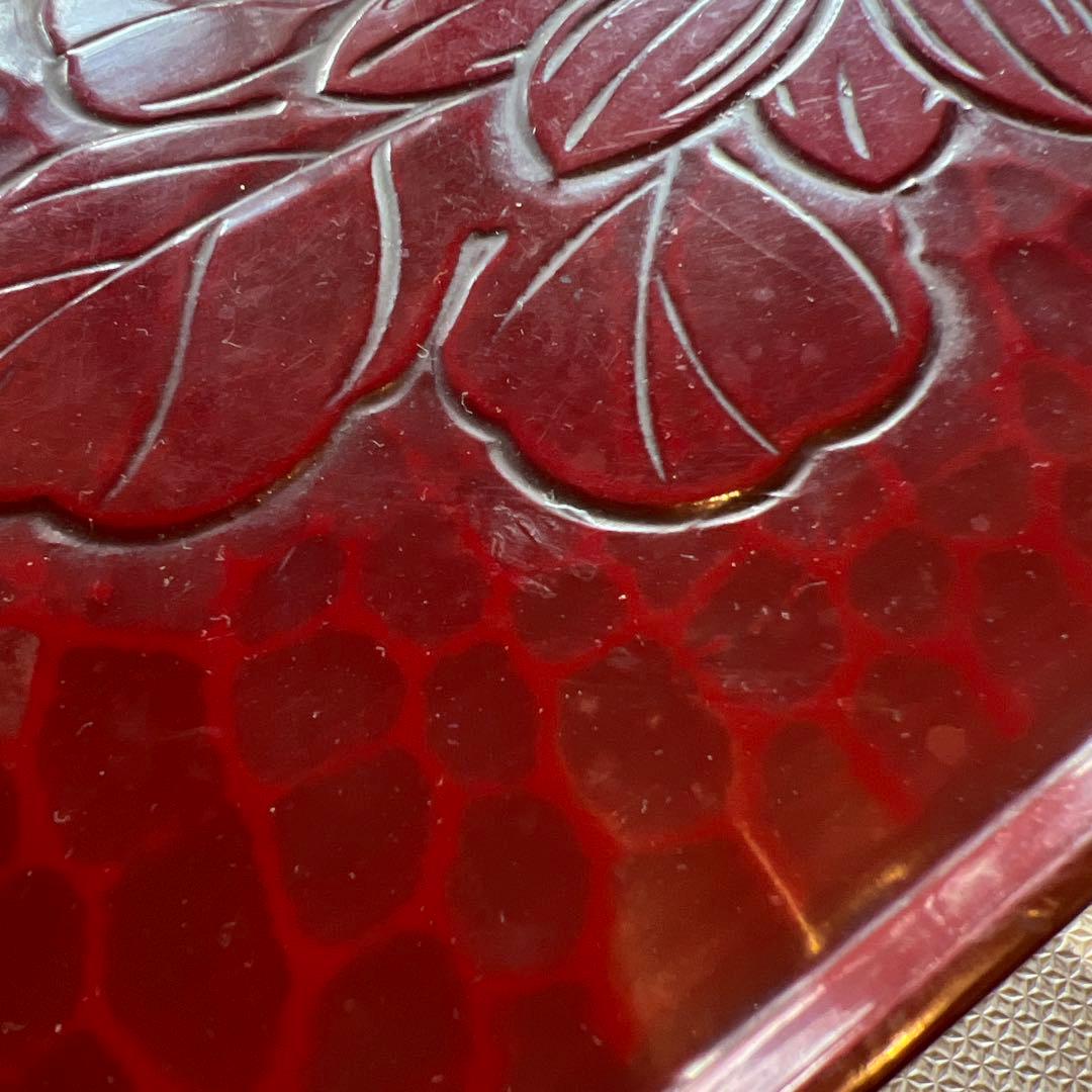 赤い花模様の座卓　漆塗り