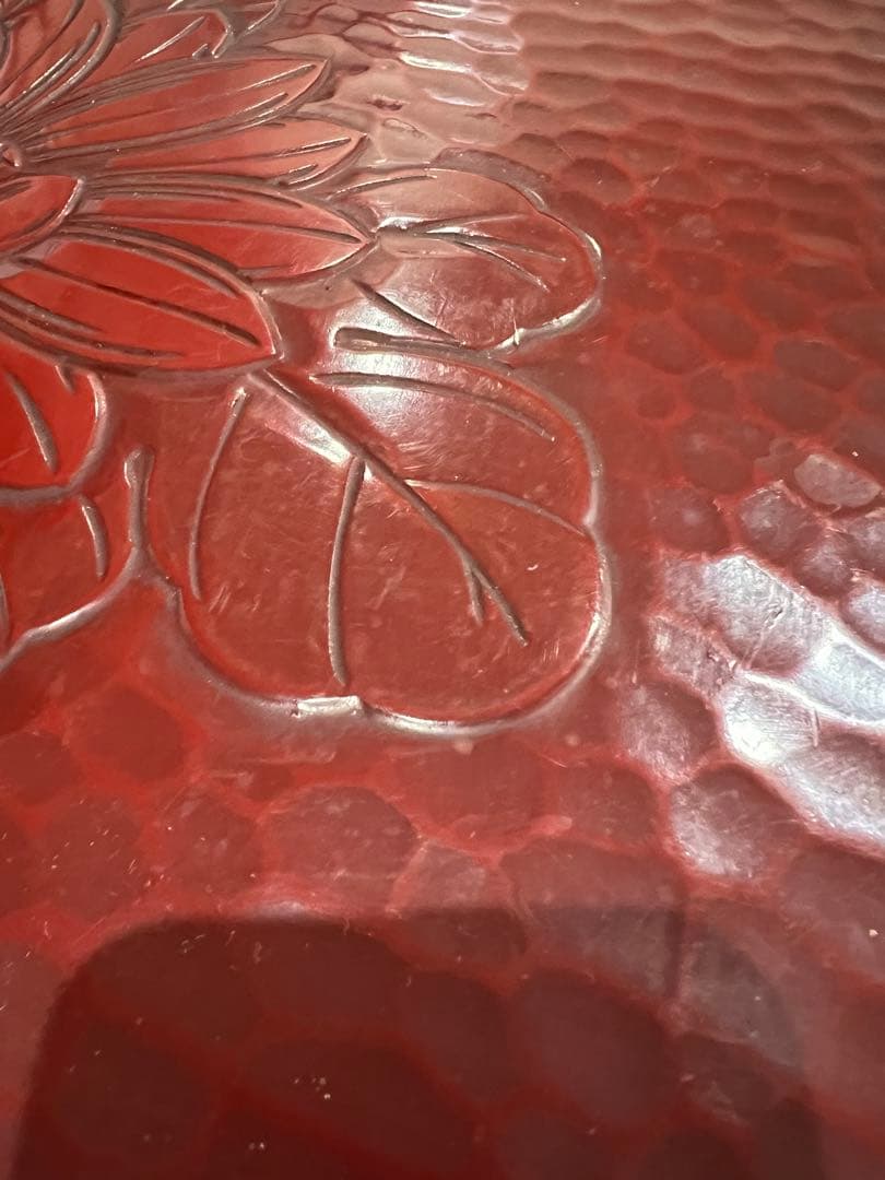 赤い花模様の座卓　漆塗り