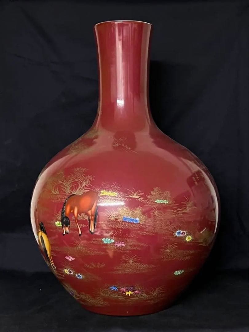中国 骨董【大清乾龍年製】赤釉金彩草花紋馬図天球瓶