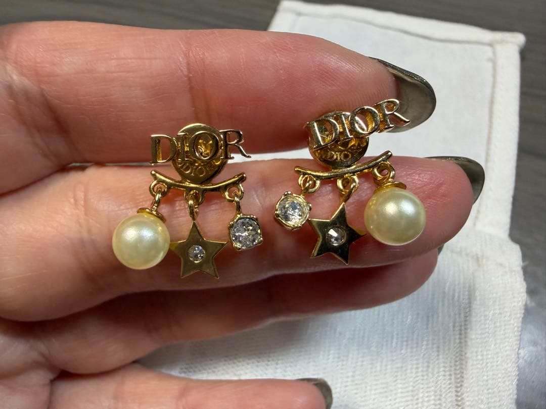 ほぼ未使用　ディオールパールスターピアス　Dio(r)evolution ピアス