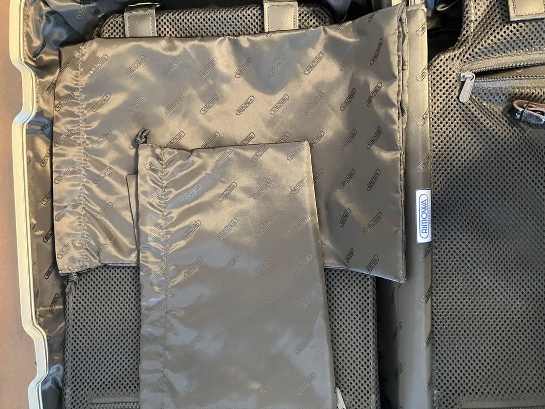 RIMOWA TOPAS TITANIUM　30L　4輪