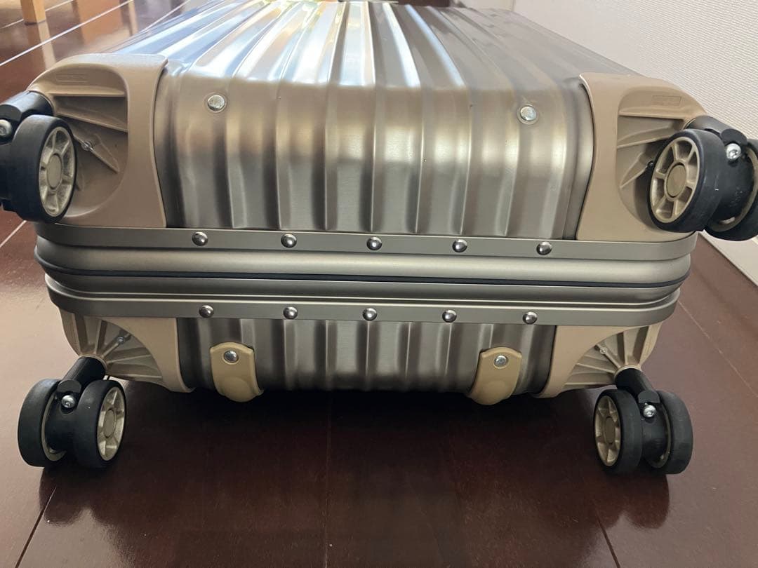 RIMOWA TOPAS TITANIUM　30L　4輪