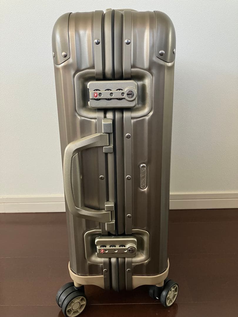 RIMOWA TOPAS TITANIUM　30L　4輪