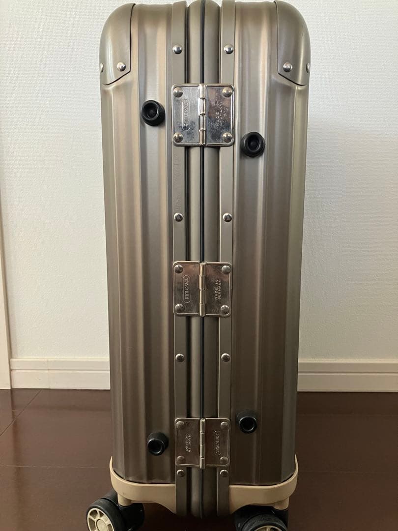 RIMOWA TOPAS TITANIUM　30L　4輪