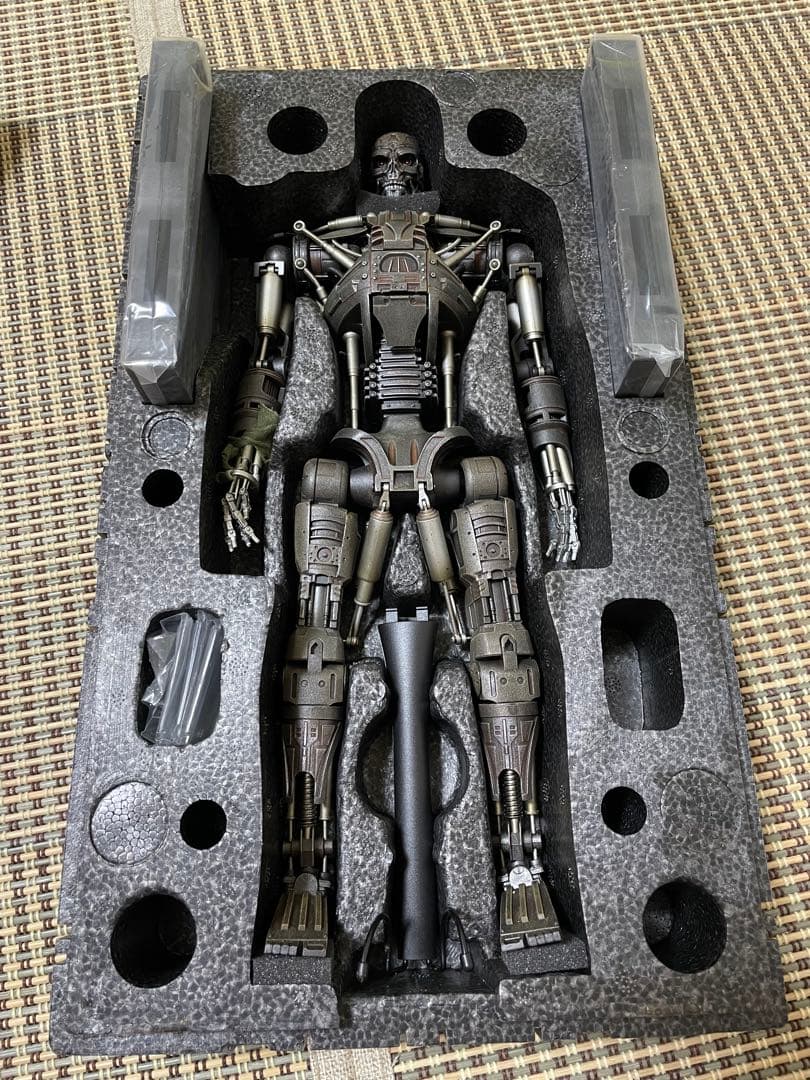 H*2様 ホットトイズ　ターミネーター4　T-600 エンドスケルトン