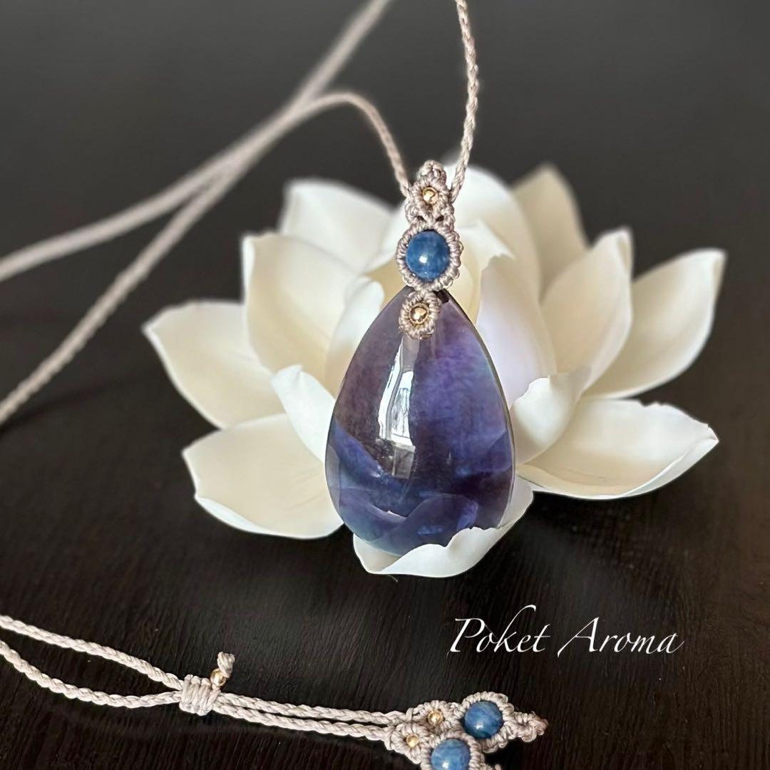 『藍紫』大きなパープルフローライトとカイヤナイトのマクラメペンダントネックレス