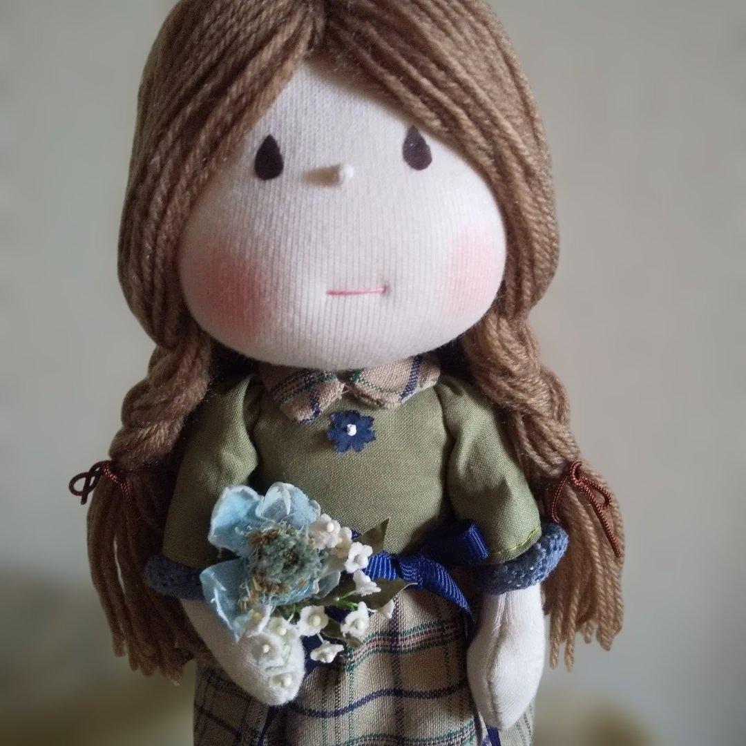 可愛い布製人形 緑色のトップス チェック柄 米山京子さん風