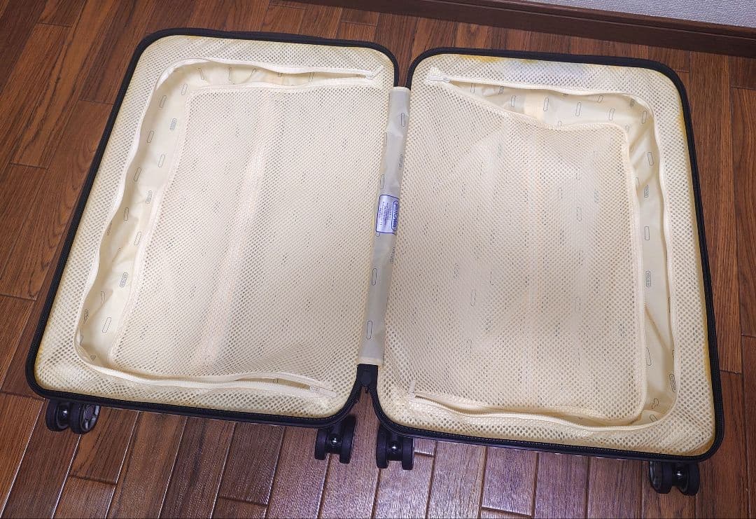 リモワ サルサ エアー 845.52 ホワイト 34L 4輪