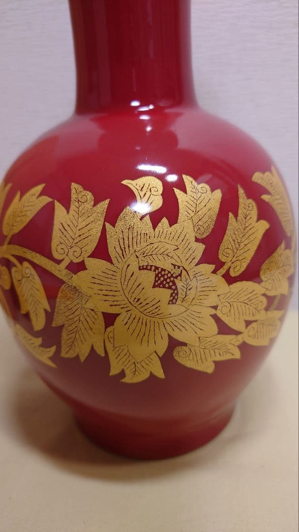 九谷　人間国宝　吉田美統　釉裏金彩牡丹唐草文　花瓶　共箱