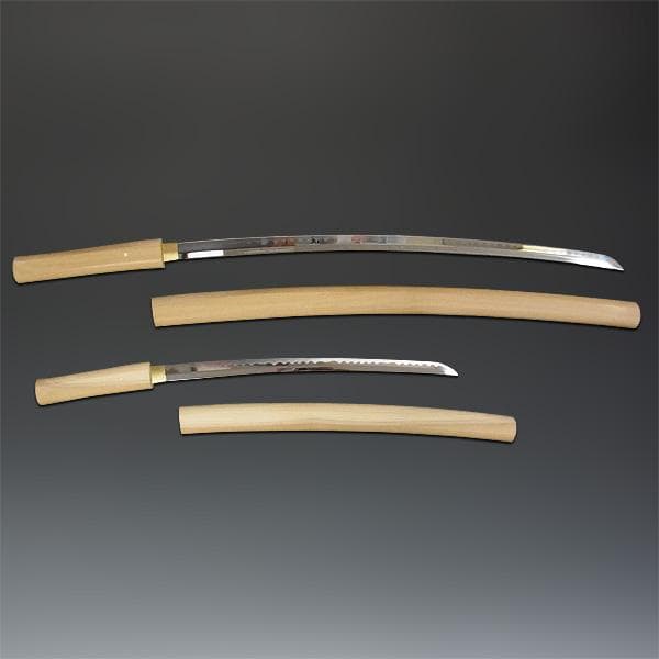 岐阜県関市製の模造刀 白鞘 大刀・小刀・刀掛け3点セットです。