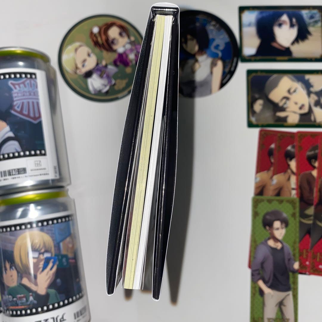 進撃の巨人　ステッカー&ポストカードブック　サントリー　オリジナルラベル缶　紙類