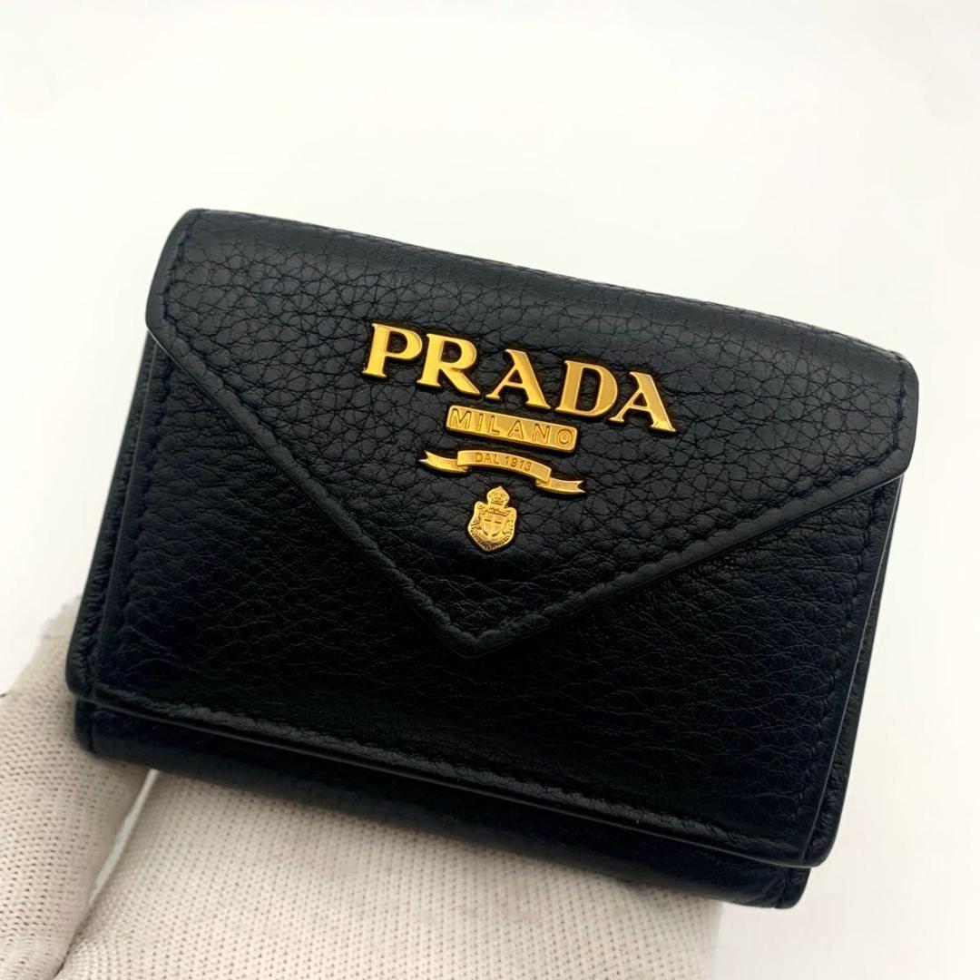 鑑定済み プラダ 三つ折り 財布 Wホック レザー シボ革 コンパクト 黒