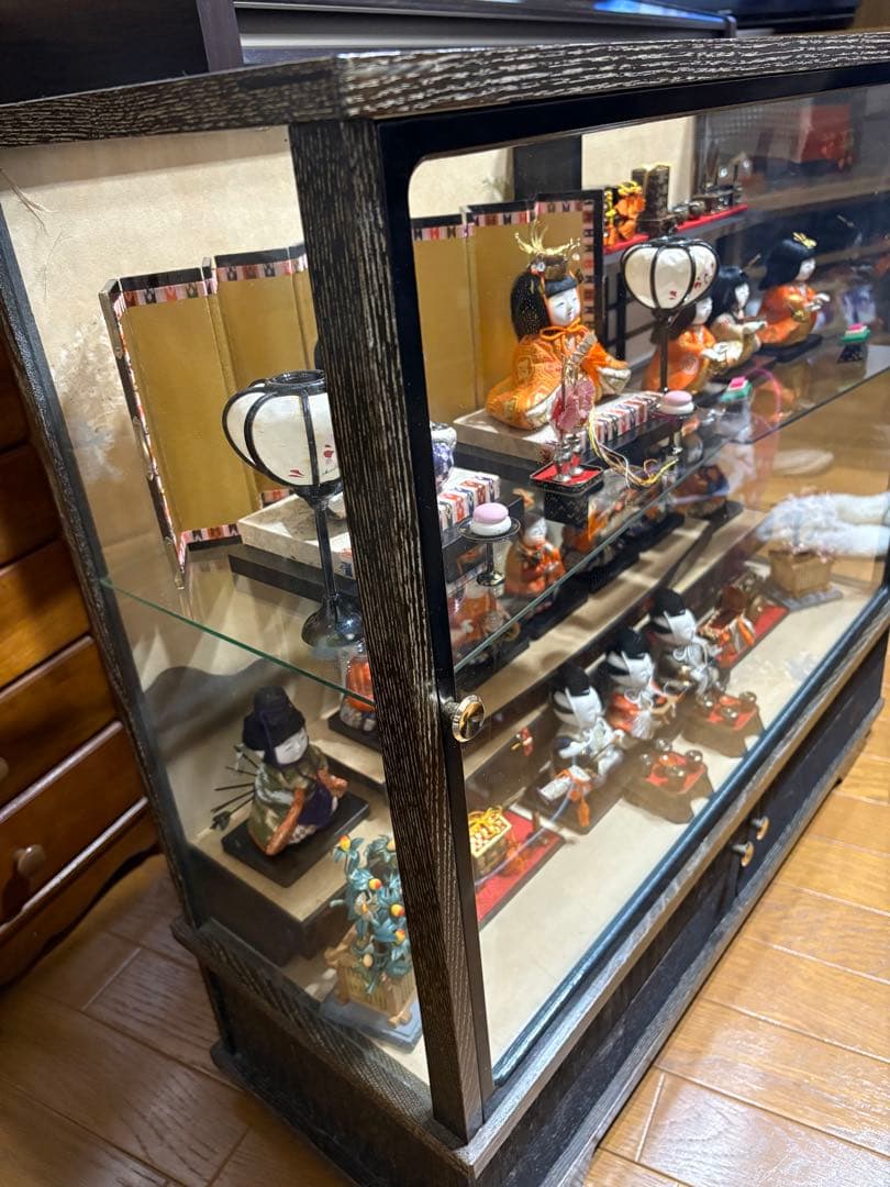 伝統的な雛人形セット 15人