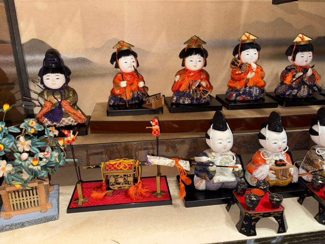 伝統的な雛人形セット 15人