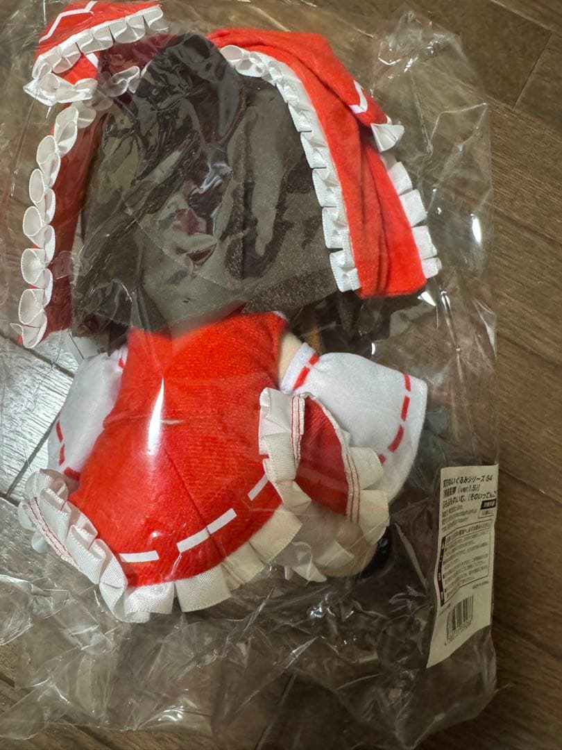 gift　東方　ふもふもれいむ。そのいってんご　ぬいぐるみ　缶バッジ付き