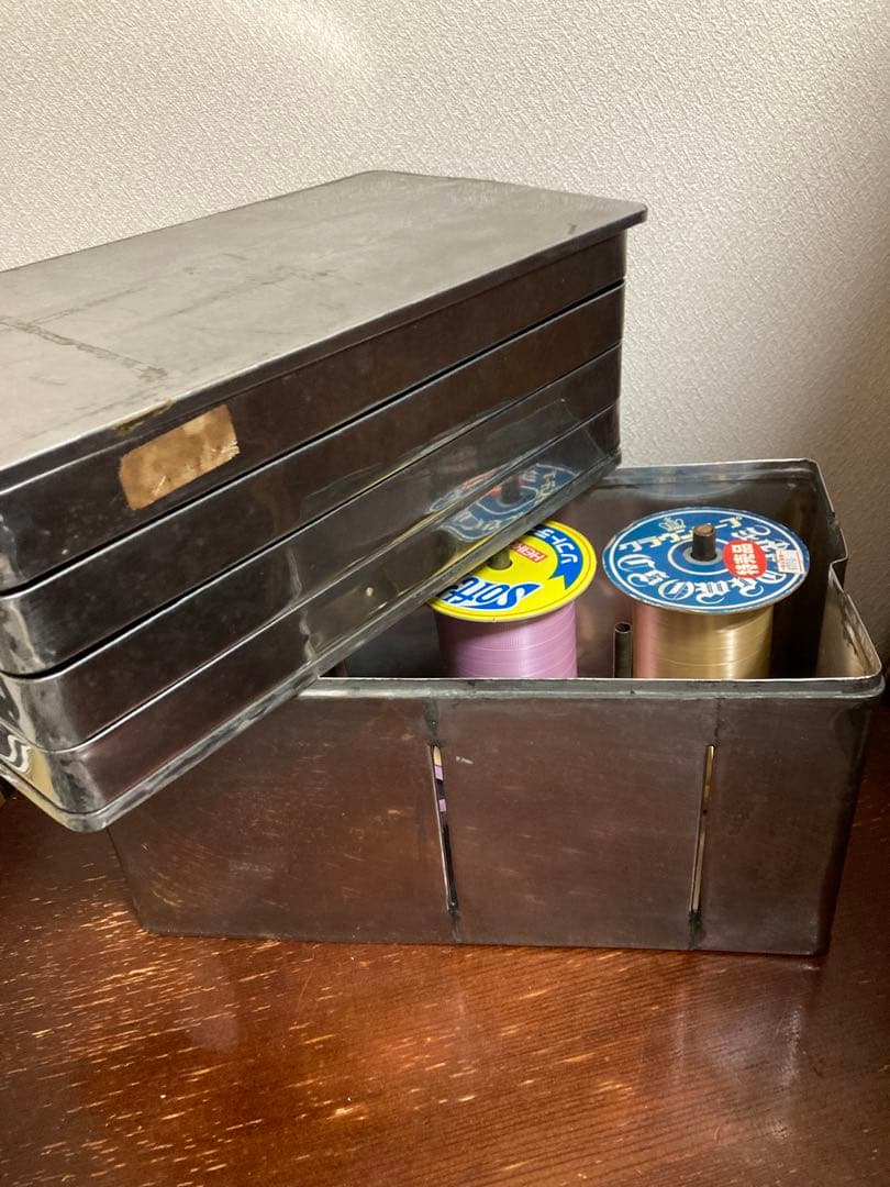 アンティークのブリキケース