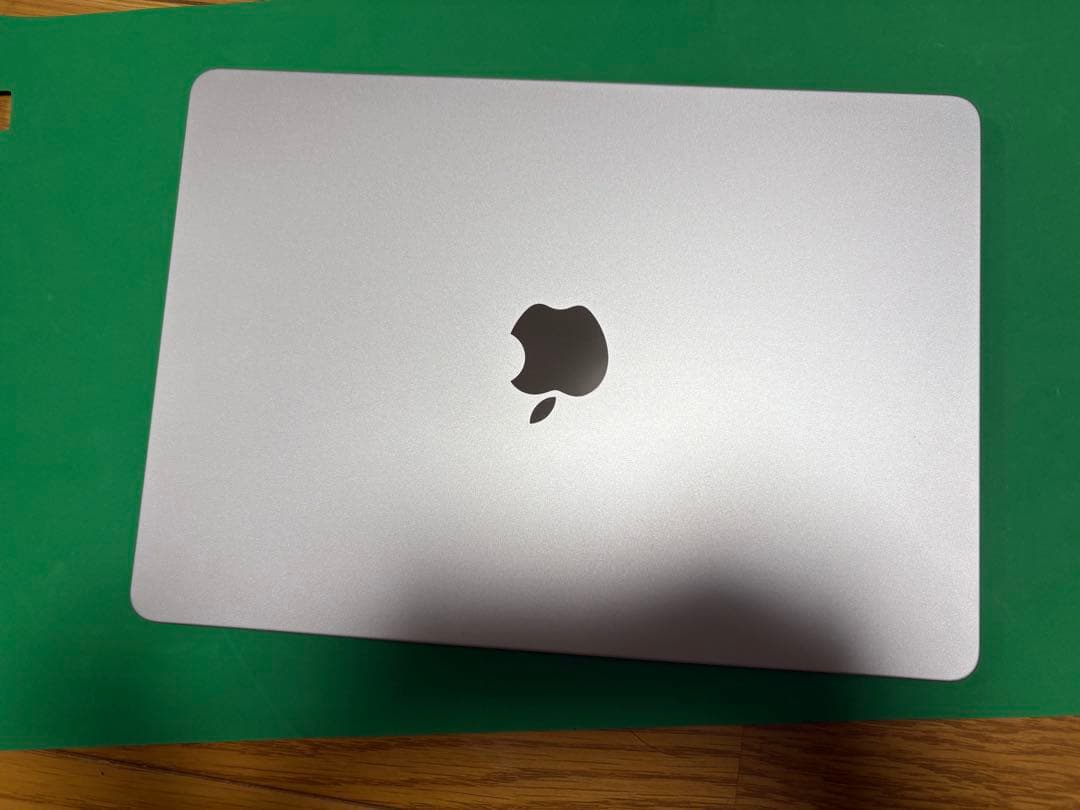 MacBook本体 Apple MacBook Air (M2, 8GB, 256GB)