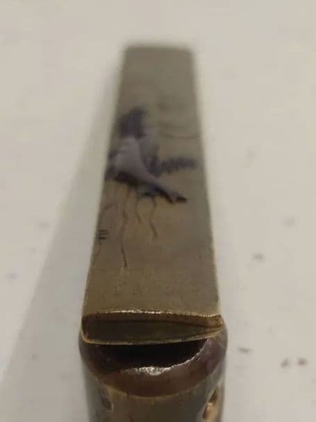 小柄袋、真鍮地に鮎図