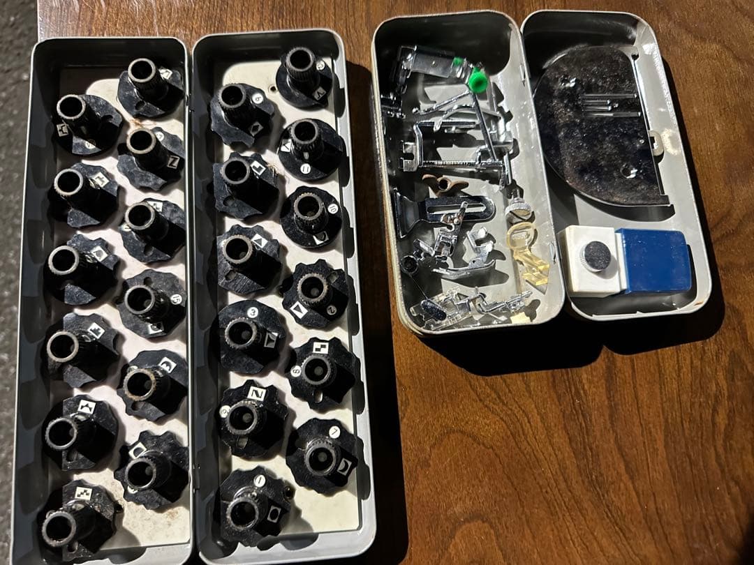 【昭和レトロ】ジャノメミシン　FZ-560型　ジャノメカム24個付属版　ジグザグ