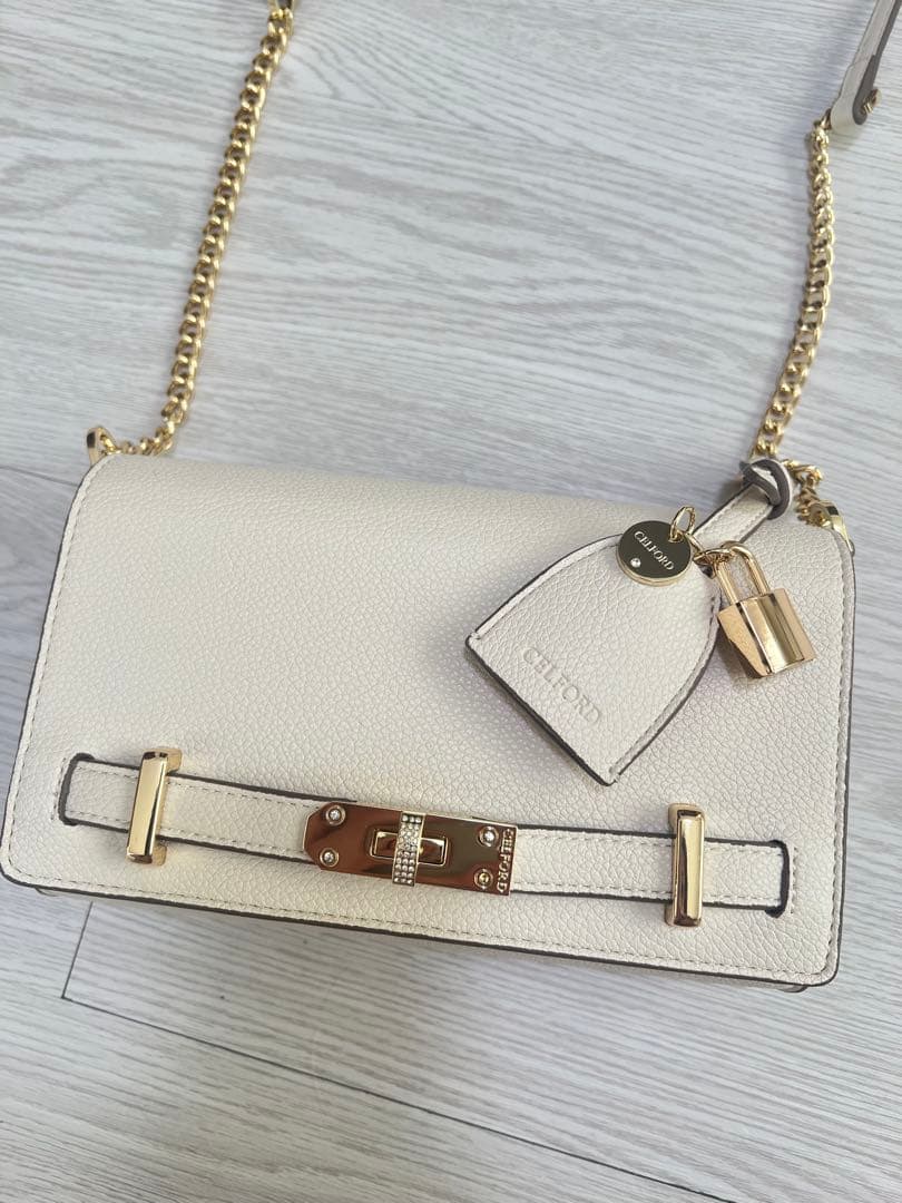 の【新品未使用】CELFORD ビジューツイストバックルショルダーバッグ