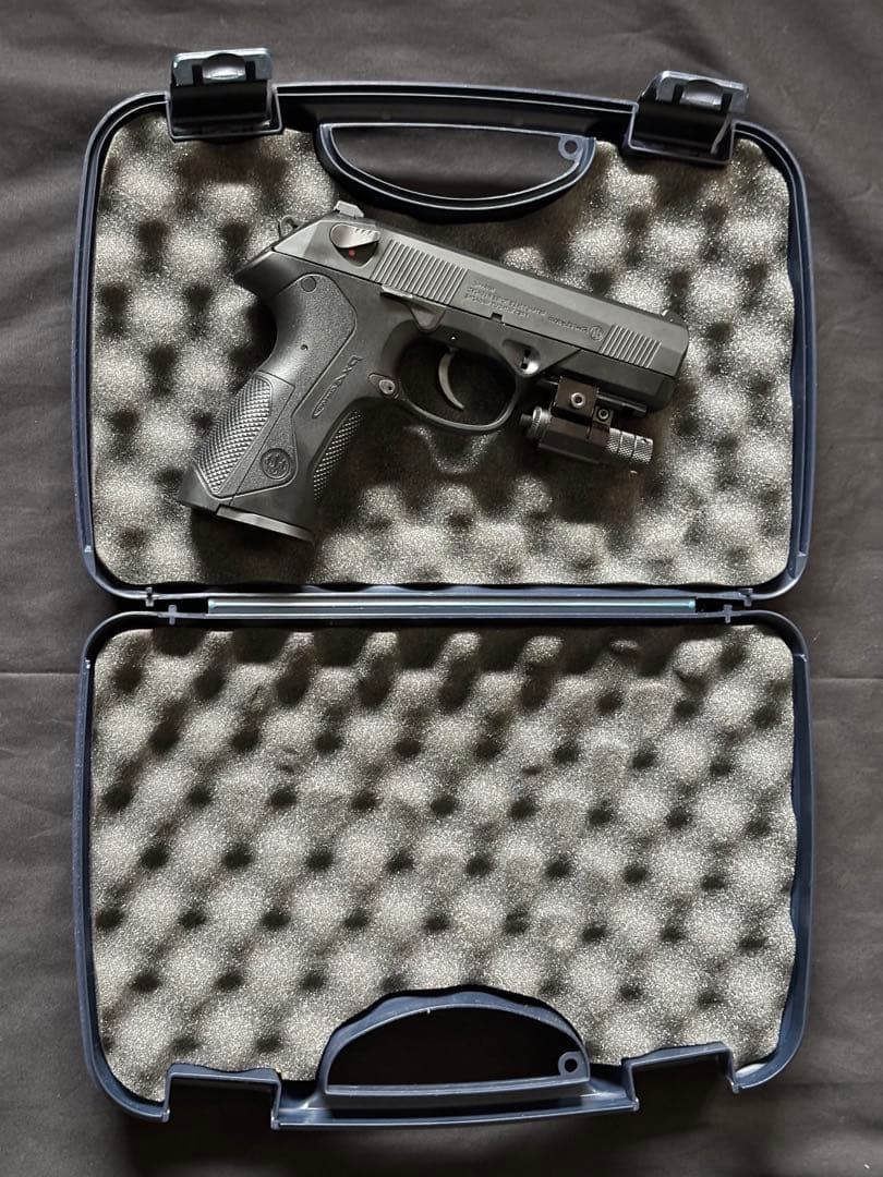 東京マルイ ガスブローバック px4 レーザーサイト装着