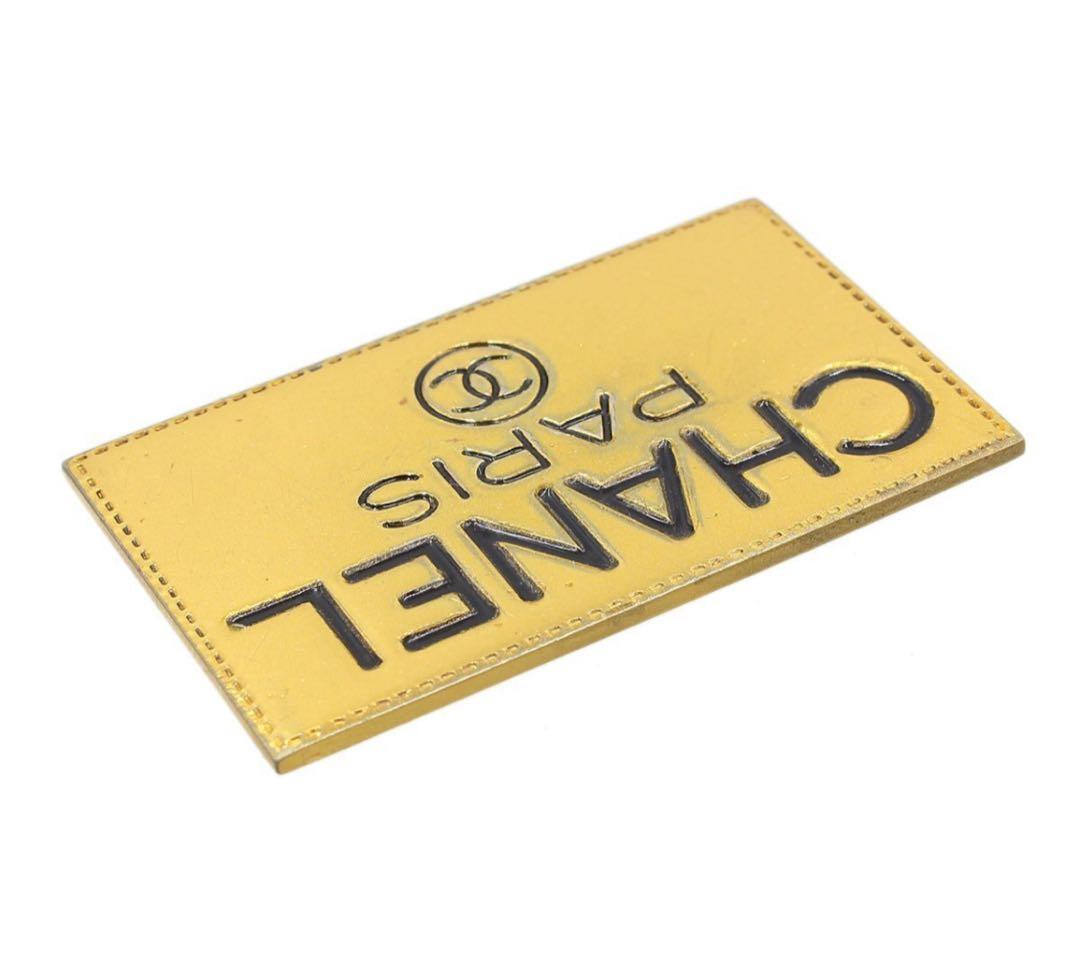 Q2926 美品 シャネル ロゴプレート スクエアデザイン ブローチ