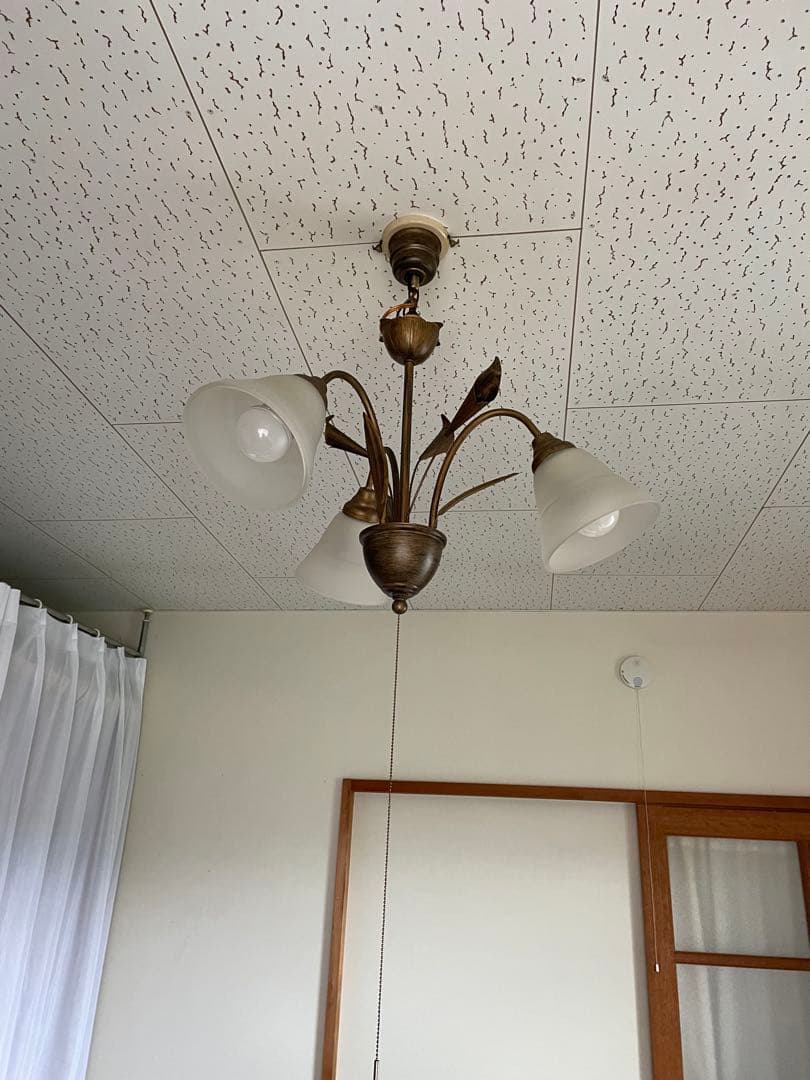 【中古】クラシックシャンデリア 3灯 ブロンズ・白　アンティーク