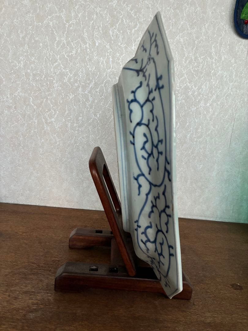 青白い八角形陶磁器皿