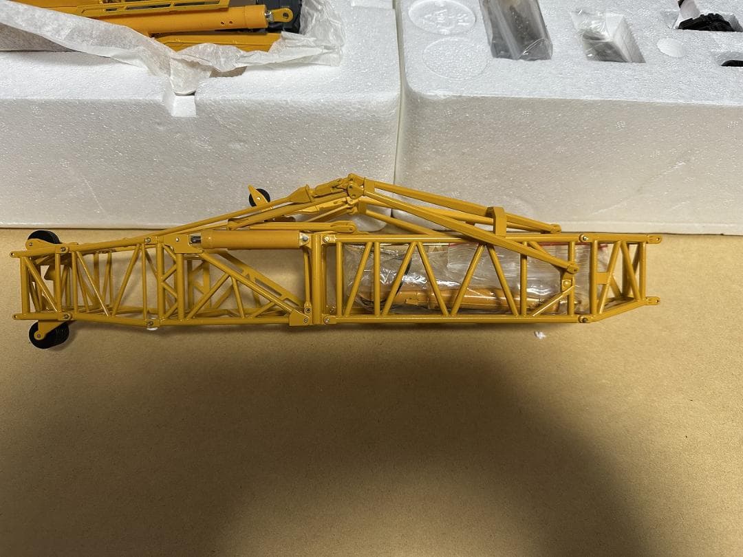 NZG LIEBHERR　LTM11200-9.1　LIEBHERRカラー