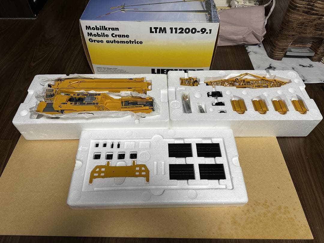 NZG LIEBHERR　LTM11200-9.1　LIEBHERRカラー