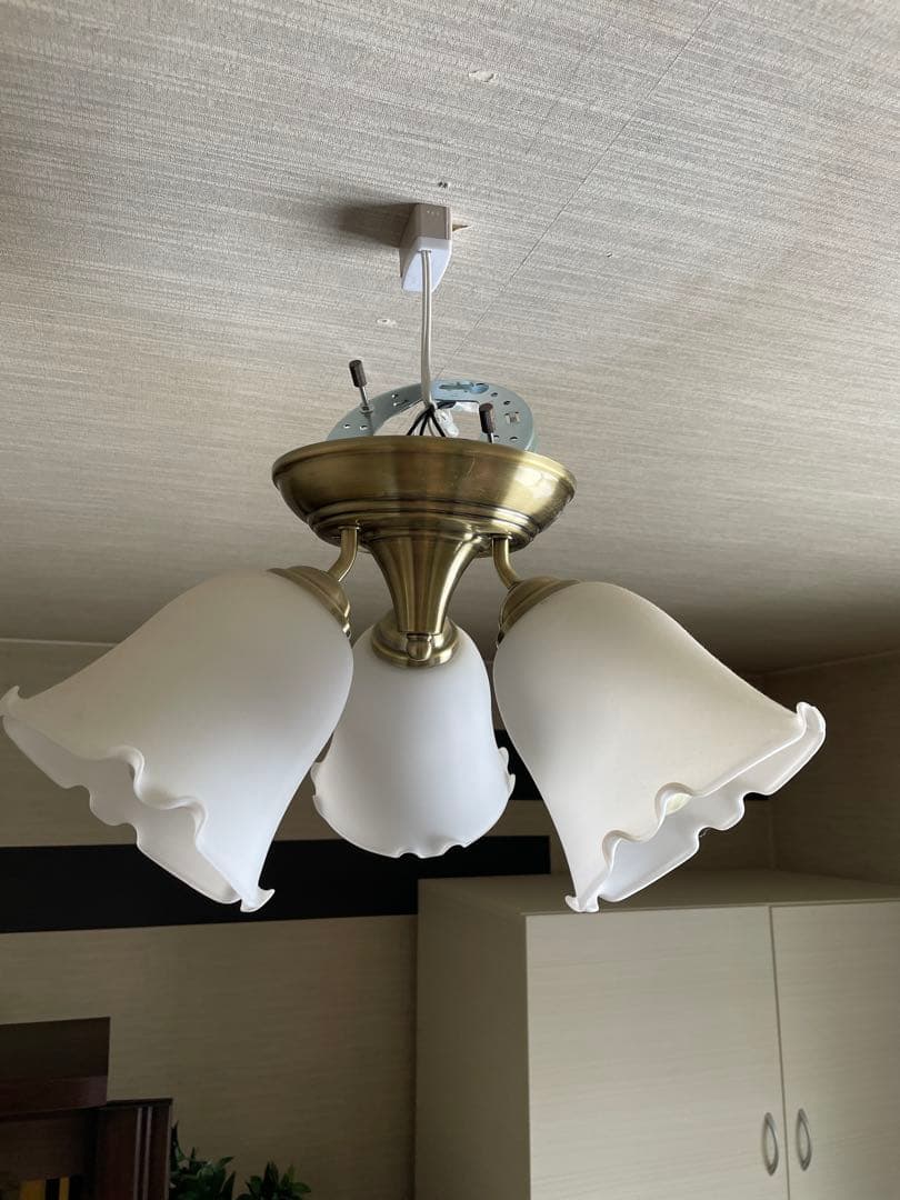 ゴールド 3灯シャンデリア フリル付き