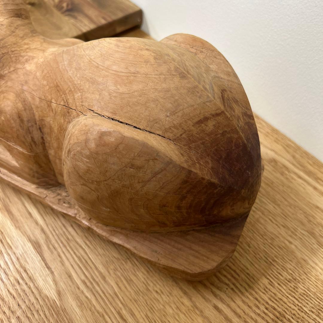 かわいい　木製 猫の彫刻　木彫り　ねこ　ネコ 香箱座り