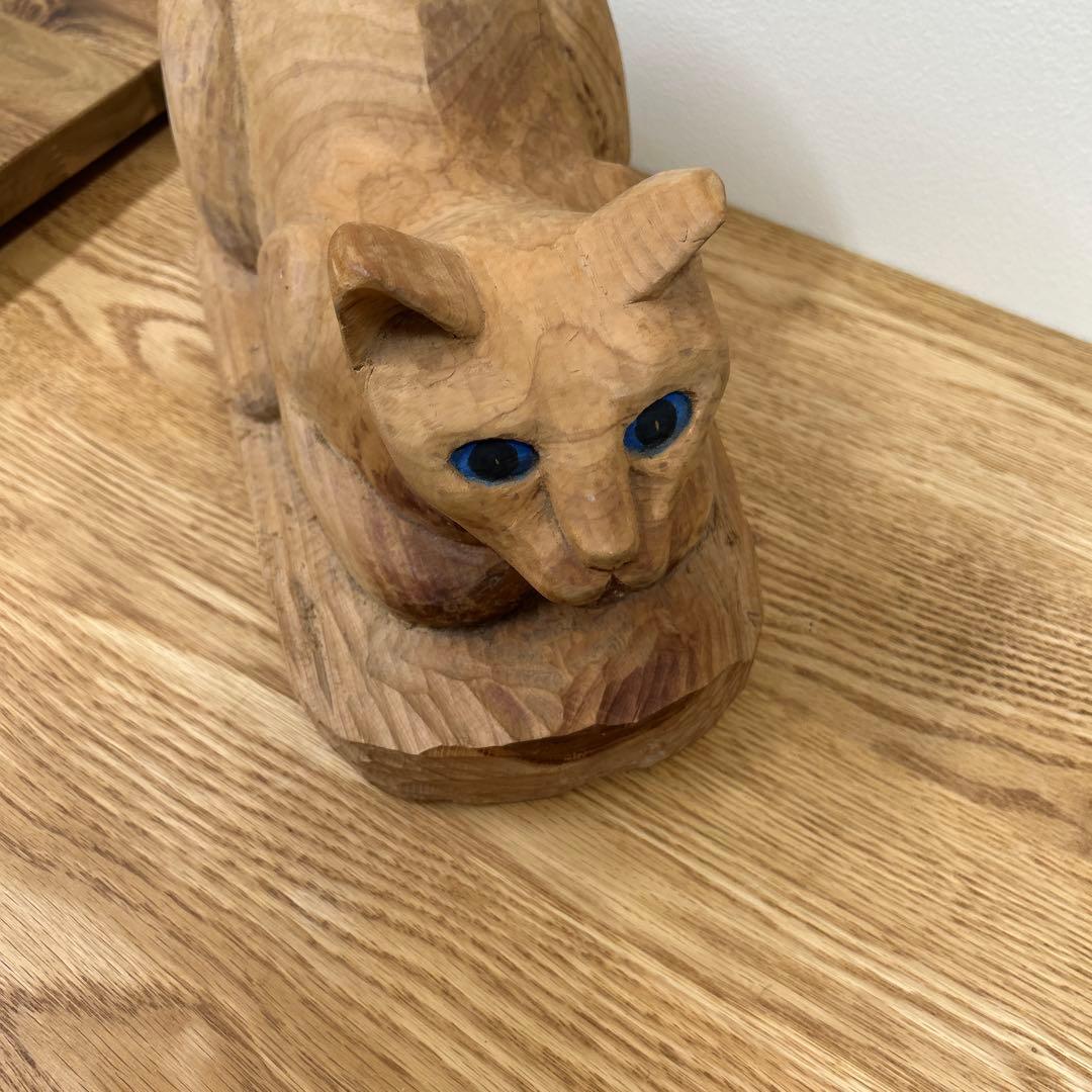 かわいい　木製 猫の彫刻　木彫り　ねこ　ネコ 香箱座り