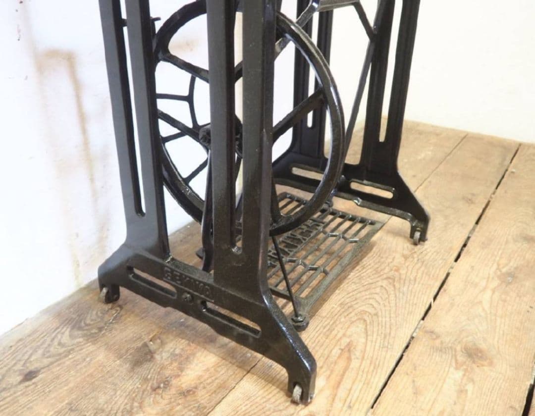 1161 黒ペンキのミシンテーブル　デスク　古家具　レトロ　リメイク　ビンテージ